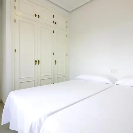 2 Bedrooms With Shared Pool And Wifi At