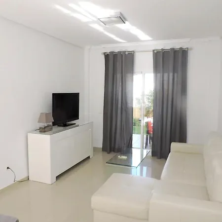 2 Bedrooms With Shared Pool And Wifi At *